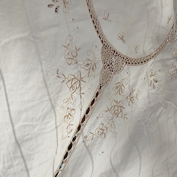 Handmade Vintage Tablecloth By Grandma - Picture 6 of 11